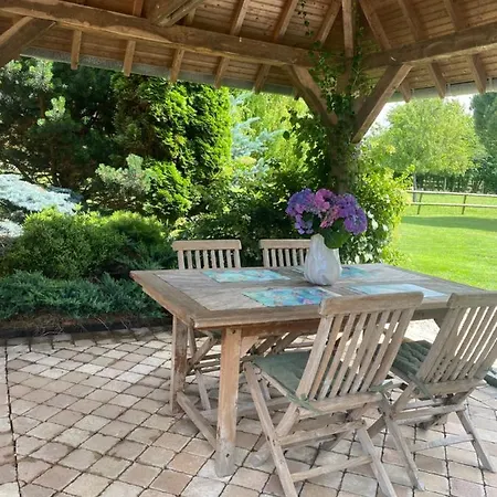 Entre Terre Et à Proximité De Honfleur Équemauville